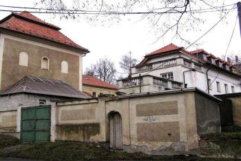 Pohled od jihovýchodu. ( © Jan P. Štěpánek 01/2005)