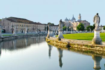 Prato della Valle v italské Padově. (© Pavel Vítek 05/2001)