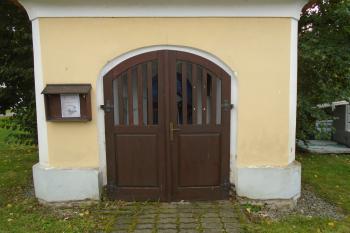 vstup v průčelí (© Jaroslav Špiroch  09/2022)