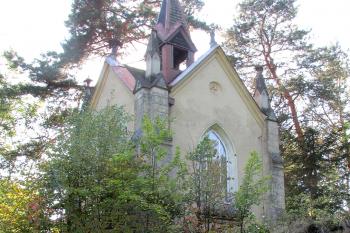 Kaple manželů Prokopových na hřbitově v Rynolticích.	 (© Pavel Vítek  09/2022)