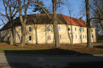 zámek od jz. (© D Dohňanský, 01/2016)