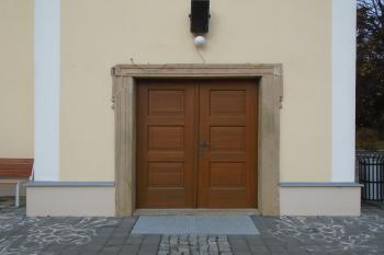 vstupní portál ve věži kostela (© Jaroslav Špiroch  11/2022)