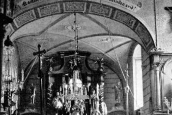 pohled z lodi do presbytáře, před r. 1927 (© Anton Gnirs: Soupis památek historických a uměleckých v Království Českém, sv. 43 Politický okres loketský, Německá společnost věd a umění pro ČSR v Praze, Praha 1927)