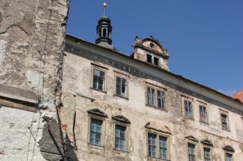 Střední křídlo od jihovýchodu ( © Ivan Grisa 07/2011)