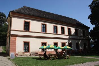 Panský dům od jihu ( © Ivan Grisa 07/2011)