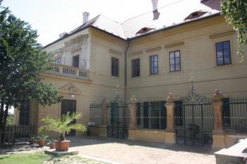 Severní průčelí severního křídla s přímým vstupem z kněžnina apartmanu do malé zahrady ( © Ivan Grisa 07/2011)