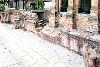 Coventry, ruiny první klášterní stavby svaté Marie. (© Pavel Vítek 08/2006)