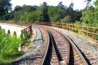 kamenný železniční viadukt