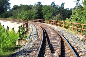 Kamenný železniční viadukt u Mšena v okrese Mělník. (© Pavel Vítek 09/2013)