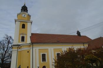 pohled na kostel z jihu od fary (© Jaroslav Špiroch  11/2022)