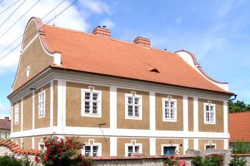 Fara v Krchlebech v okrese Kutná Hora. (© Pavel Vítek  06/2022)