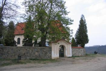 Levý Hradec - kostel sv.Klimenta (© Ivana Poláková 04/2006)