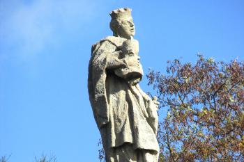 Socha sv. Barbory v Křeseticích u Kutné Hory. (© Pavel Vítek 10/2022)