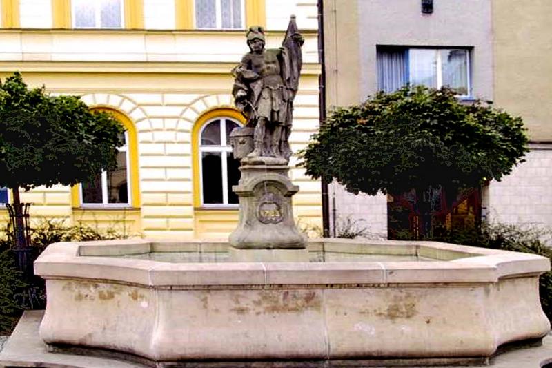 kašna se sochou sv. Floriána kašna se sochou sv. Floriána