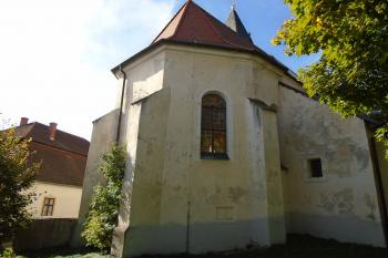 pohled na uzávěr (presbytář) kostela z východu (© Jaroslav Špiroch  10/2022)