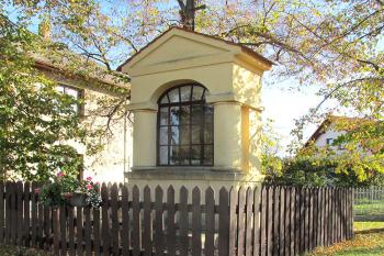 Kaplička sv. Isidora v Krchlebech v okrese Kutná Hora. (© Pavel Vítek 10/2022)
