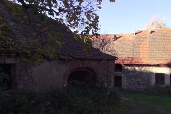 Hospodářské budovy (© IvoR 10/2017)