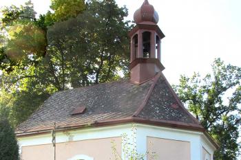 Kaple Narození svatého Jana Křtitele v Trávníku, části města Cvikov, okr. Česká Lípa (© Pavel Vítek 09/2022)