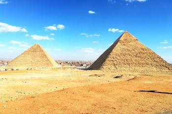 Pyramidy v egyptské Gíze. (© Pavel Vítek 07/2021)