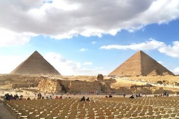 Pyramidy v egyptské Gíze. (© Pavel Vítek 07/2021)