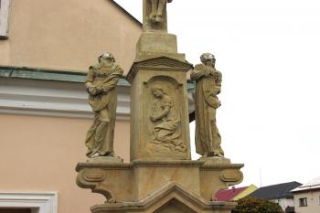 Kříž Kalvárie na návsi v Mezicích, okr. Olomouc. (© Pavel Vítek 09/2022)