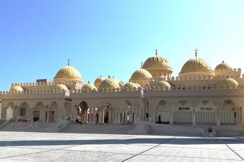 Egyptská Hurghada, minarety (© Pavel Vítek 07/2021)