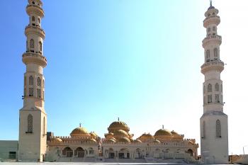 Egyptská Hurghada, minarety (© Pavel Vítek 07/2021)