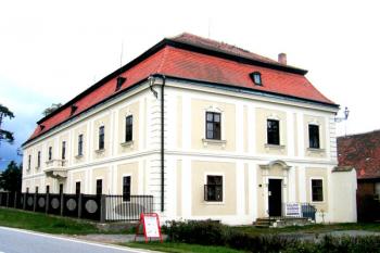 Zámek v Litohoři ( © Pavel Vítek 09/2007)