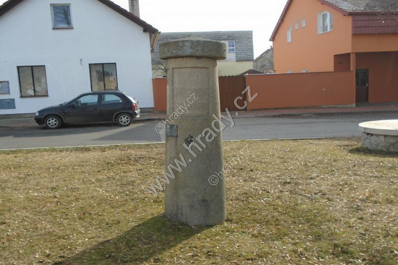 kamenný rozcestník