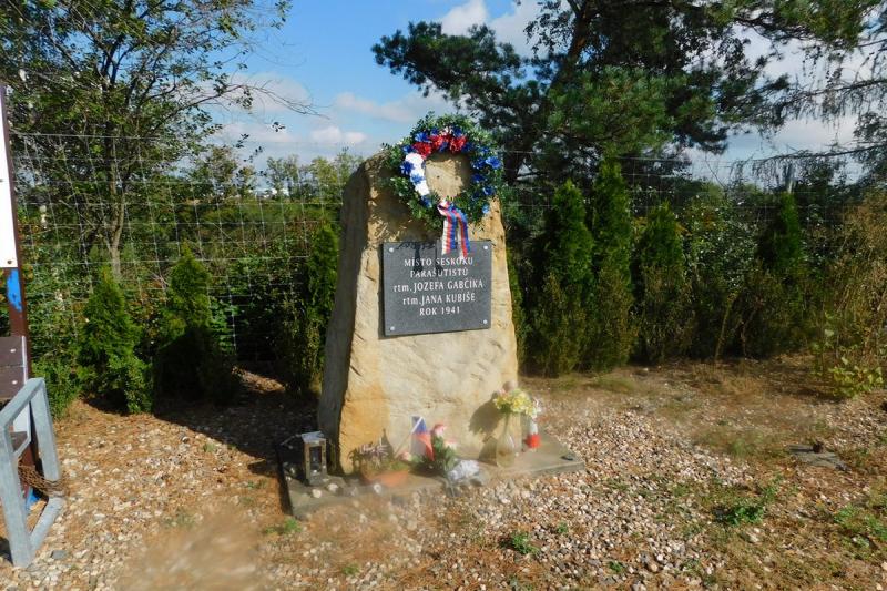 památník seskoku výsadku Anthropoid památník seskoku výsadku Anthropoid