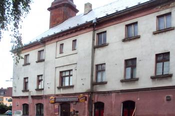 Stará radnice ve Cvikvě v okrese Česká Lípa. (© Pavel Vítek 09/2022)