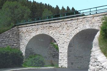 Novohamerský železniční viadukt u Nejdku v Krušných Horách.  (© Pavel Vítek 05/2022)