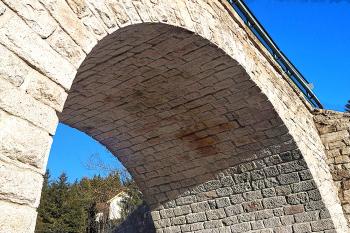 Novohamerský železniční viadukt u Nejdku v Krušných Horách. (© Pavel Vítek 05/2022)