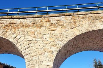 Novohamerský železniční viadukt u Nejdku v Krušných Horách. (© Pavel Vítek 05/2022)