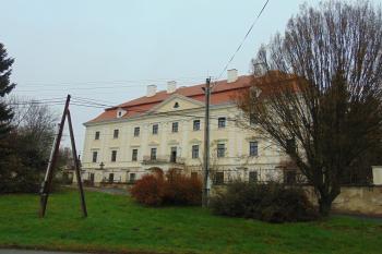 Čelní jz. průčelí (© Dušan Dohňanský 11/2020)