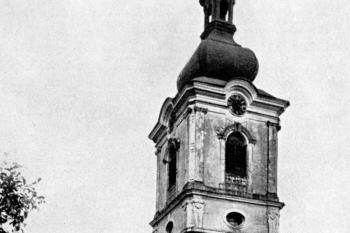 pohled od severozápadu před r. 1937 (© Emanuel Poche: Soupis památek historických a uměleckých v Království Českém, sv. 48 Politický okres královédvorský, Archaelogická komise při České akademii věd a umění, Praha 1937)