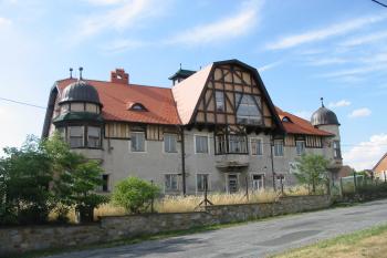 jv. strana zámku (© D Dohňanský, 07/2014)