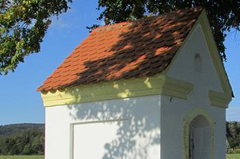 Kaple Svaté rodiny nedaleko Mařenic u Cvikova  (© Pavel Vítek 09/2022)