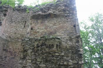 Zřejmě poslední útočiště v patře bergfritu (© Dušan Dohňanský 07/2020)