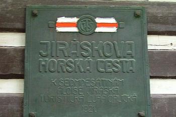 Pamětní deska na chatě (© Spancha 09/2004)