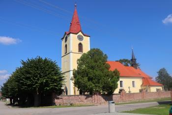 Jasenná-kostel (© Alena Říhová 09/2021)