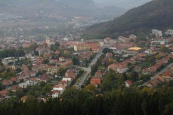 Pohled na Tišnov z rozhledny Klucanina (2003 ©Martin KLIMÁNEK)