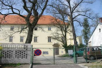 východní křídlo zámku (© D Dohňanský, 04/2014)
