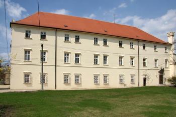 Východní křídlo ( © Luděk Pitter 04/2006)