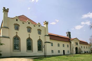 Zahradní průčelí ( © Luděk Pitter 04/2006)