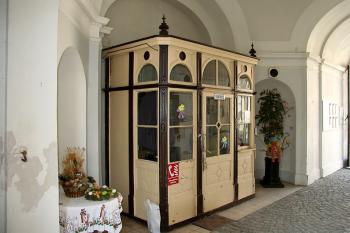 Hlavní průjezd ( © Luděk Pitter 04/2006)