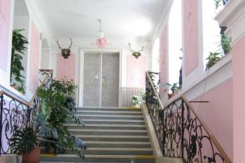 schodiště v průjezdě (© Lubos Trilety, 07/2007)