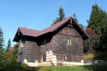 lovecký zámeček od jihu ( © Jan P. Štěpánek 10/2008)