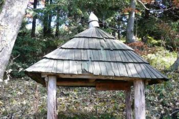 studánka nedaleko zámečku ( © Jan P. Štěpánek 10/2008)