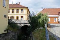 silniční most se sochami